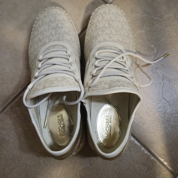 MICHAEL KORS Finch Sneaker Womens 9 Beige Gold Lace Up Wedge Shoe - Picture 3 of 6